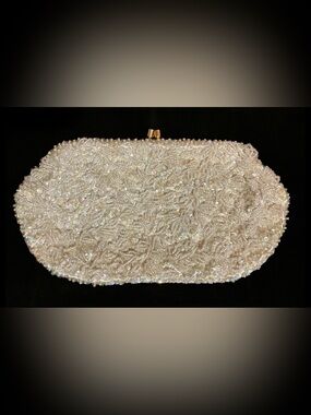 Vintage Le Regale Beaded Ivory Evening Clutch with Gold Kiss Lock. New